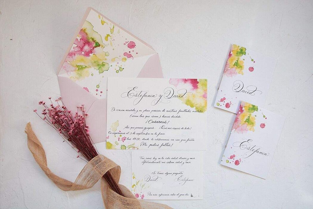 Sobres de colores para las invitaciones de boda