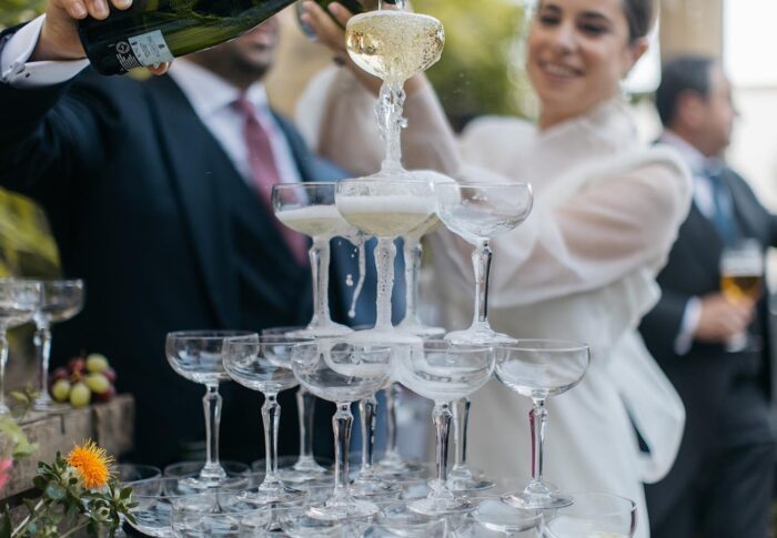 Estaciones de bebida para el cóctel de boda que harán destacar tu celebración