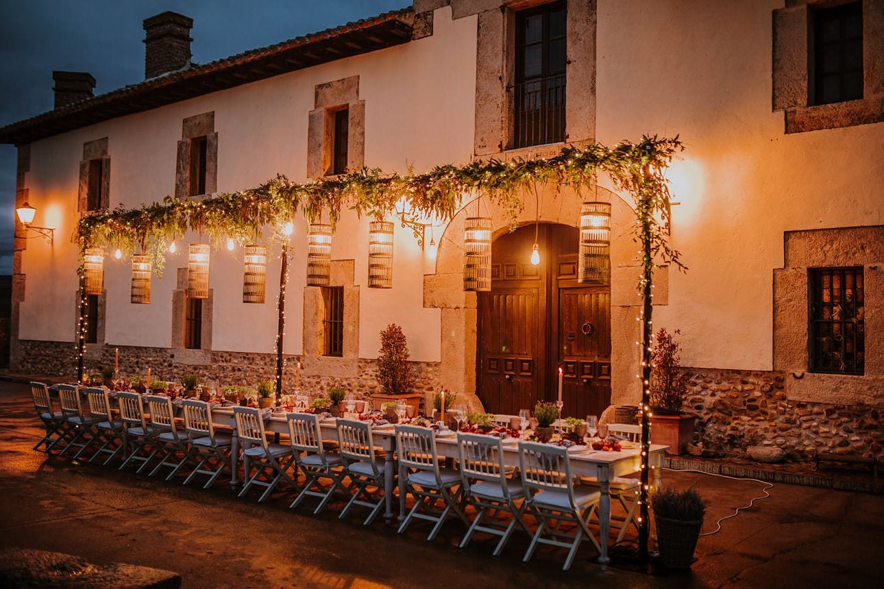 Decoración suspendida con estructuras boda