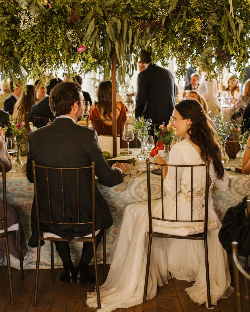 Decoración floral suspendida boda