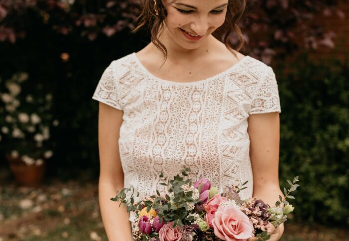 Tocados, velos y accesorios: qué llevar según el estilo de tu boda