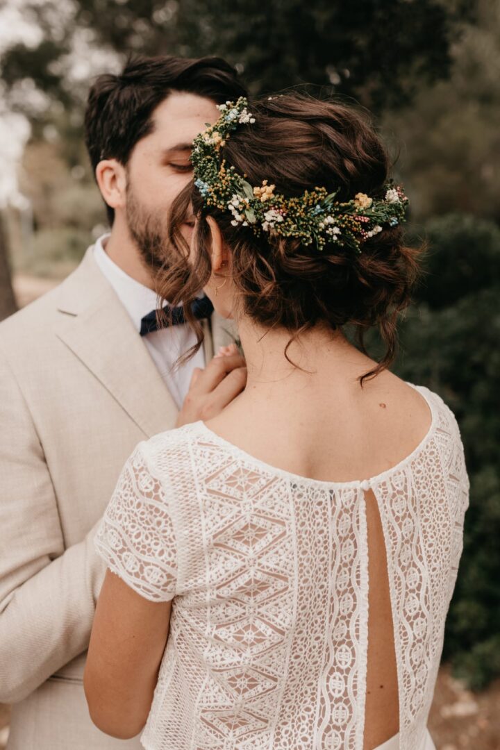 Qué accesorio elegir según el estilo de la boda