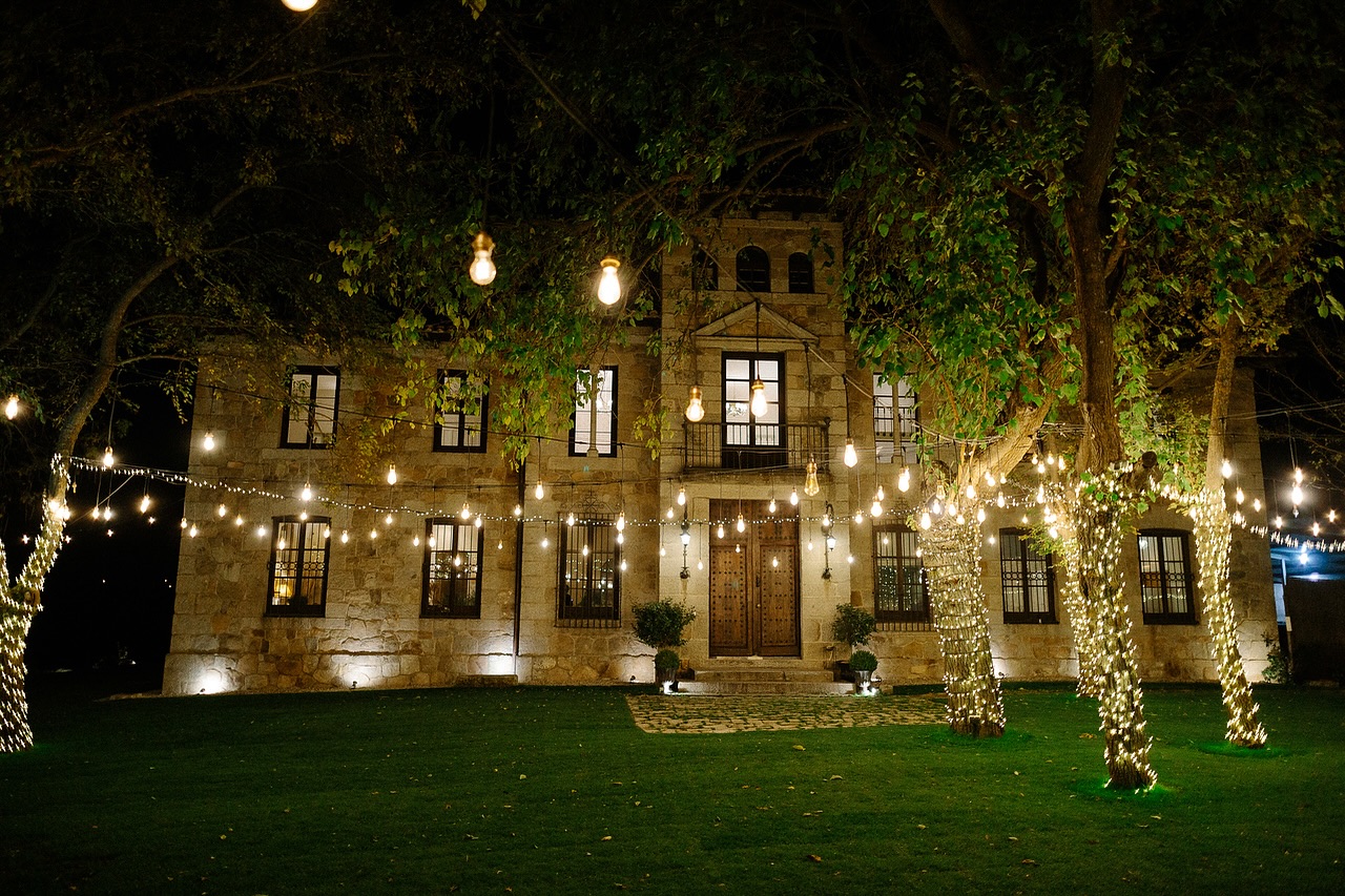 Boda en Navidad luces cálidas