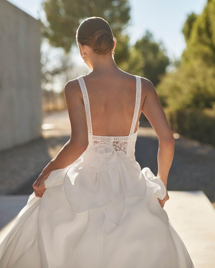 Vestidos de novia con espalda descubierta