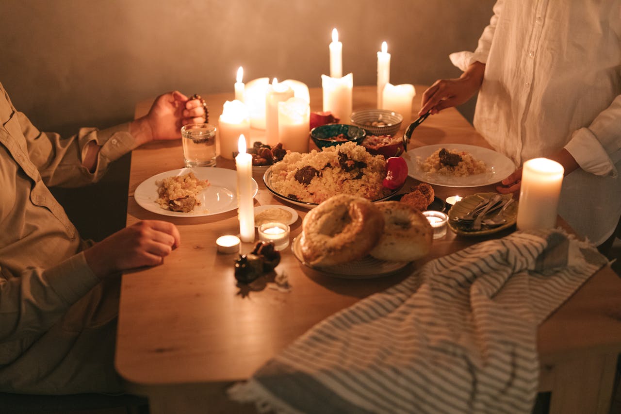 Cena con velas en pareja